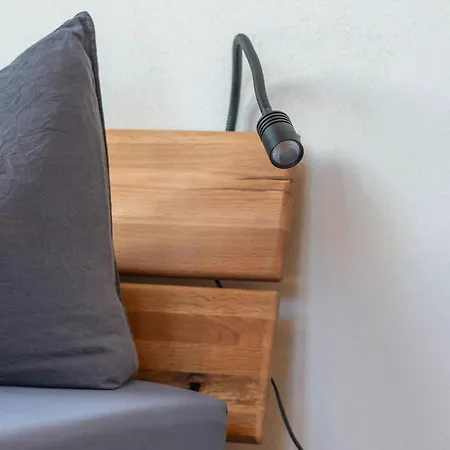Edle Galeriewohnung Mit Kamin, Whirlwanne & Massagesessel - Fuer Kurzentschlossene * Großharthau