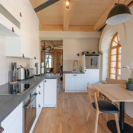Edle Galeriewohnung Mit Kamin, Whirlwanne & Massagesessel - Fuer Kurzentschlossene Appartamento